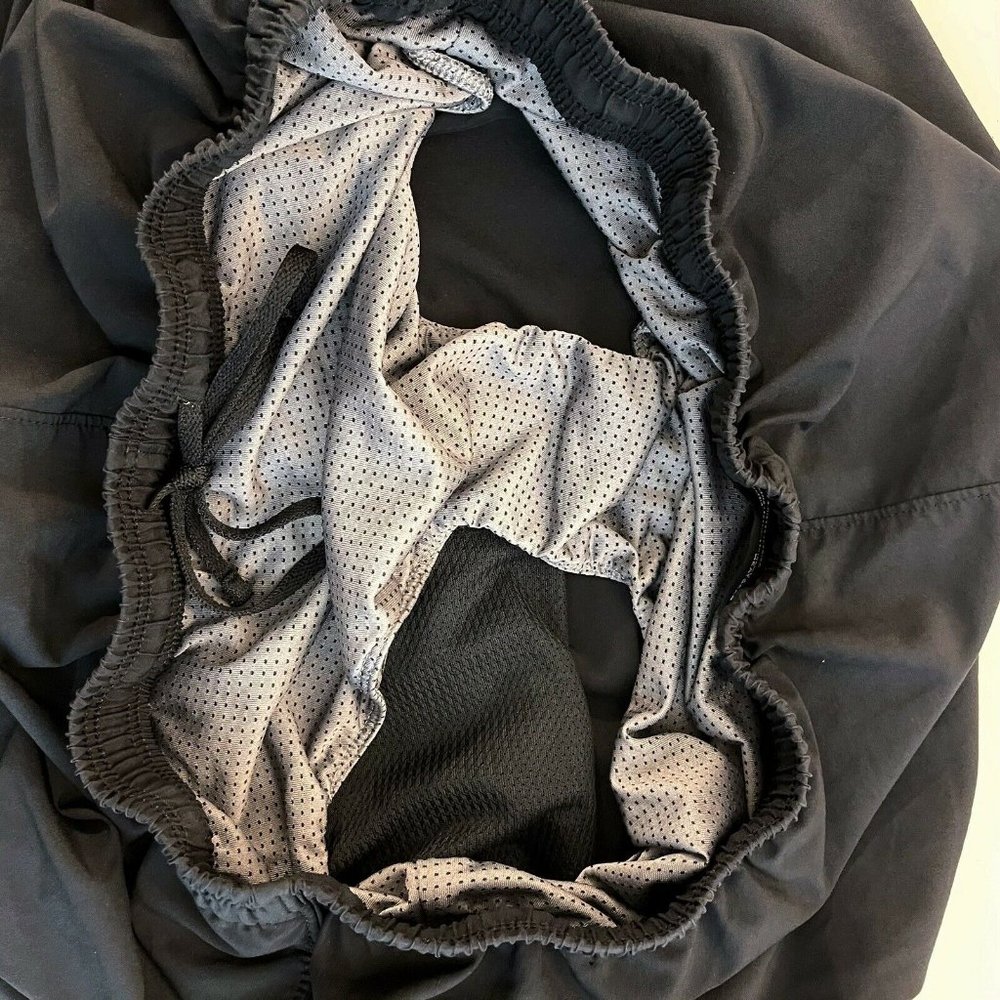 Under Armour Black Active Shorts Mens Size XL - Picture 8 of 8